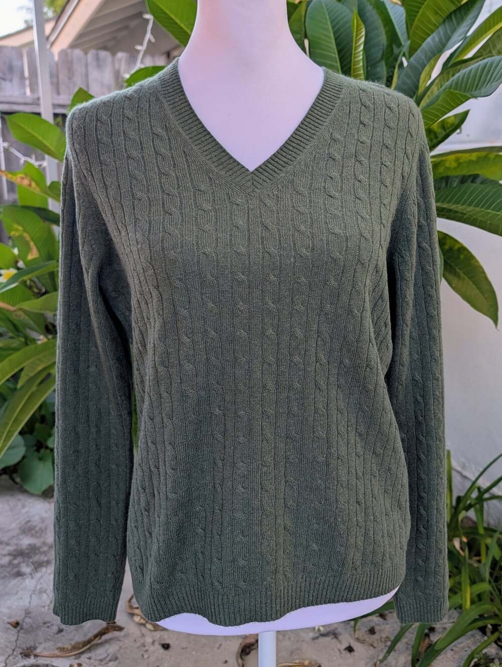 2-ply 100% cashmere forest green cable knit sweater old money academia cabincore
